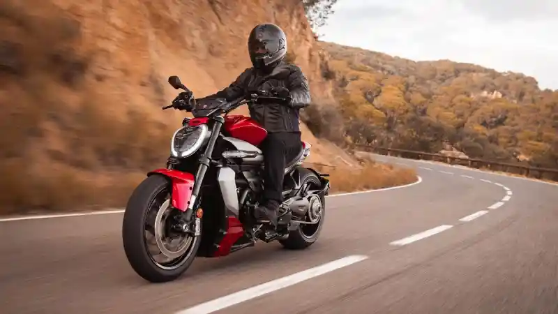 Ducati XDiavel V4: Kombinasi Canggih & Nyaman, Impian Bikers!
