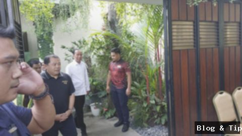Ultah Jokowi ke-64: Warga Solo Tumpengan Meriah di Depan Rumah