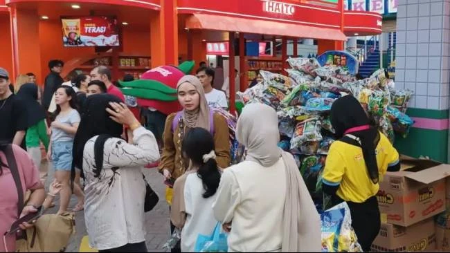 Tas Snack Berukuran Jumbo Jadi Tren di PRJ 2025, Diburu Pengunjung dari Berbagai Kalangan