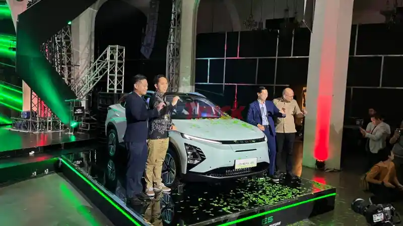 Turun Harga Lagi, Chery Resmi Jual C5 Dan E5