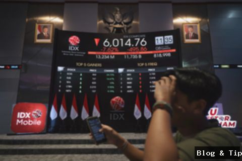 IHSG Terkoreksi Sesi I: Peluang Buy on Weakness atau Jual Rugi?