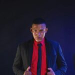 5 Warna Dasi yang Cocok untuk Kemeja Merah, Tampil Elegan!