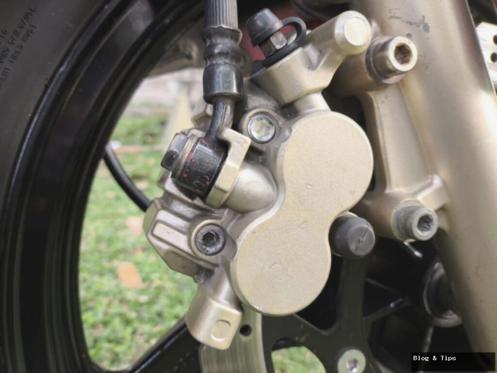 Kampas Rem Motor Habis Sebelah? Ini 5 Penyebab & Solusinya!