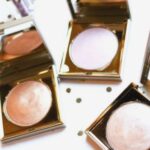 Highlighter Glowing! 10 Rekomendasi Makeup Terbaik untuk Wajah Cerah