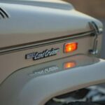 Toyota Land Cruiser FJ40 Ini Tampil Klinyis, Jangan Kaget Waktu Buka Kap Mesinnya