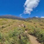 Beda Gaya Turis Asing dan WNI Saat Mendaki Gunung Rinjani