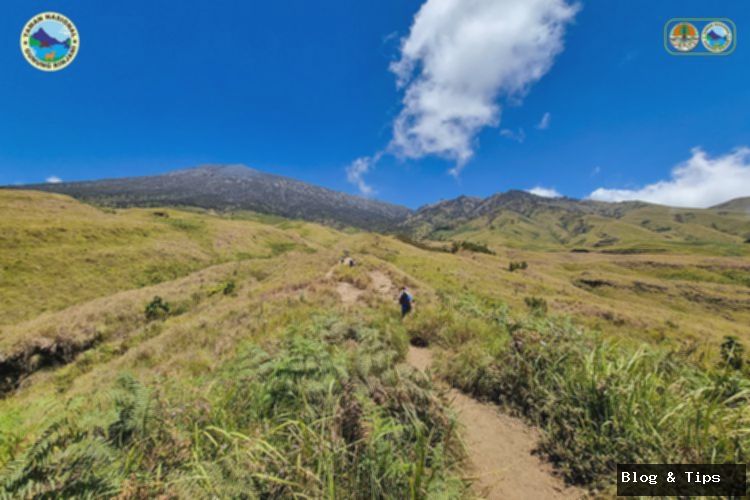 Beda Gaya Turis Asing dan WNI Saat Mendaki Gunung Rinjani