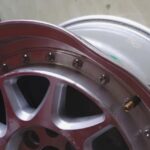 Pelek Mobil Penyok? Segini Kisaran Biaya Servis Perbaikannya!